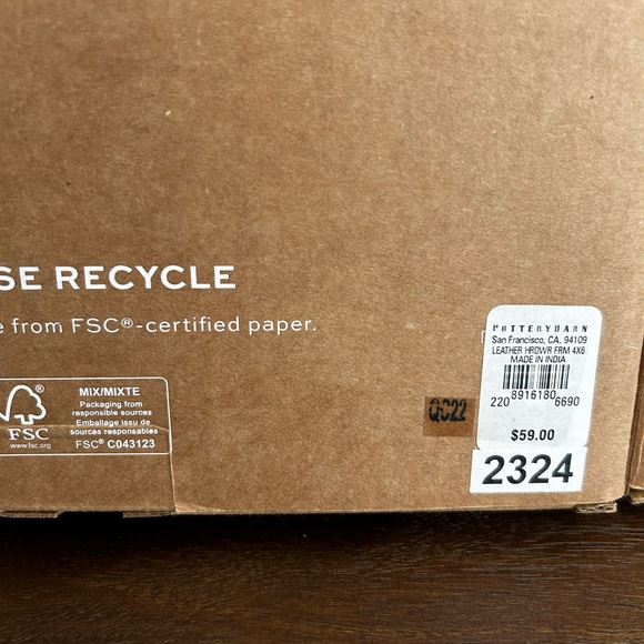 2 pottery barn LEATHER & HARDWARE 4×6 new frames. New in box - Picture 7 of 7